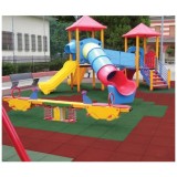 BALDOSA DE CAUCHO ANTITRAUMA 400X400X25MM COLOR LADRILLO ROJO ARTPLAST
